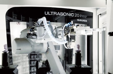  裝有PH 3|100型機械手自動化系統的ULTRASONIC 20 linear機床生產效率高、占地少、室內凈高要求低